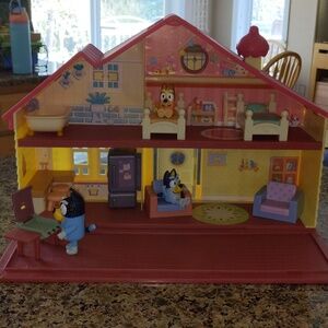 Disney Bluey Family Home House Pack & Go Playset Dollhouse Figures Furniture
